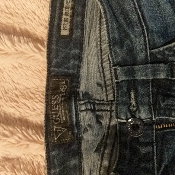 Guess Jeans - Picture 2 of 4